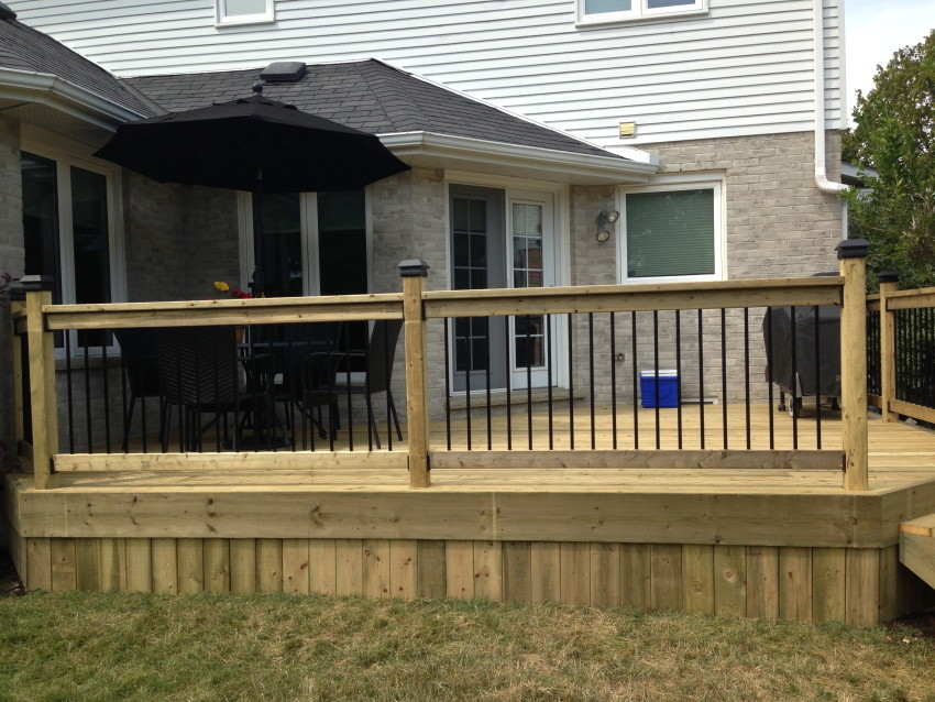 Deck - rustic deck idea in Toronto