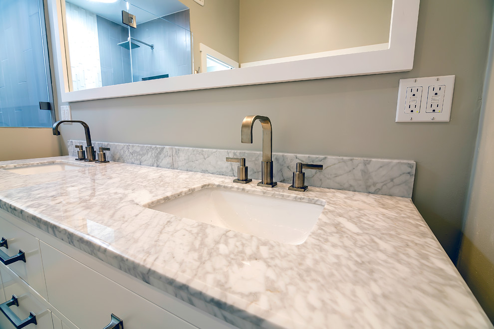 Photo of a mid-sized contemporary master bathroom in San Francisco with shaker cabinets, white cabinets, granite benchtops, gray tile, porcelain tile, beige walls and porcelain floors.