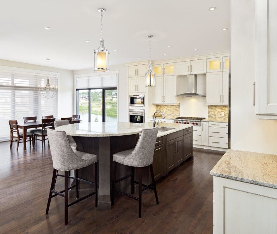 Kitchen - transitional kitchen idea in Calgary