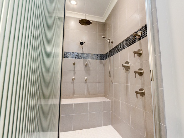 This is an example of a contemporary bathroom in Louisville.
