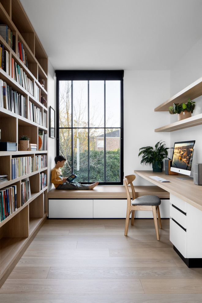 Inredning av ett minimalistiskt arbetsrum