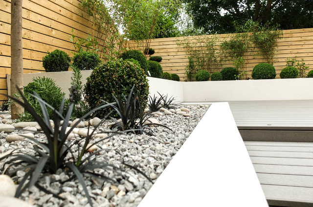 Small, low maintenance garden contemporary-traedgaard