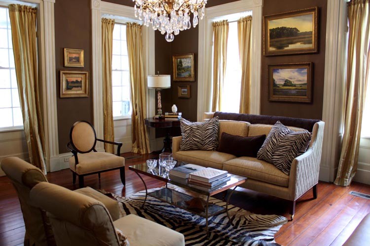 Photo of a traditional living room in Charleston.