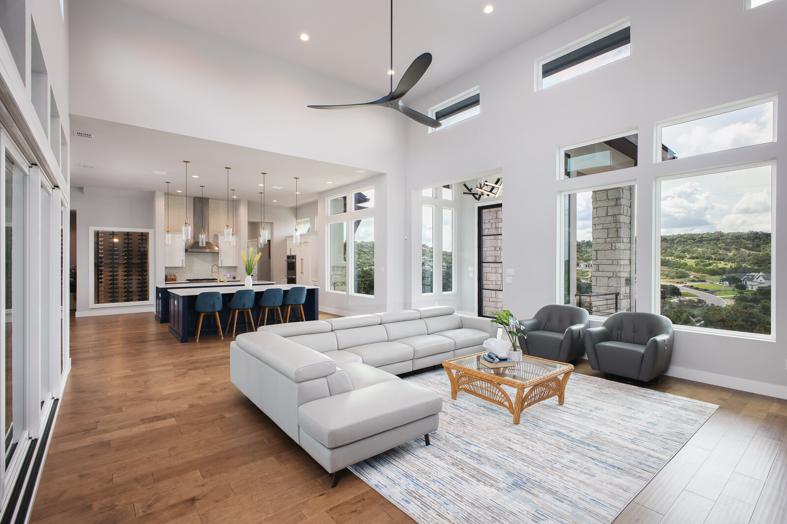 Modern: 4,950 ft², 4 BR/4 BA/2 ST home