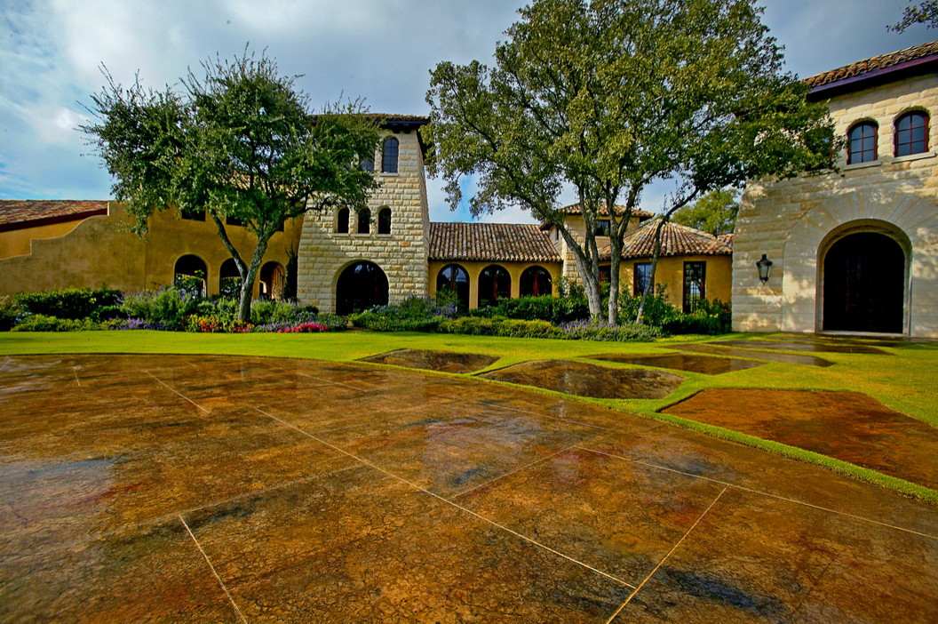 Briggs Ranch All Tile Pool/Spa/Landscape