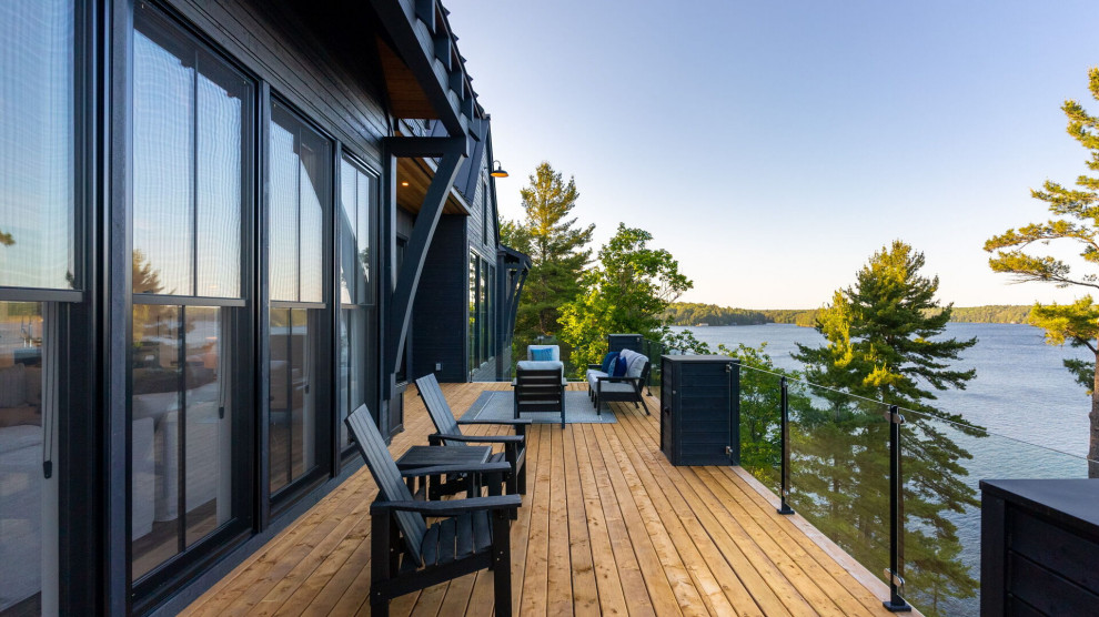 Transitional balcony photo in Toronto