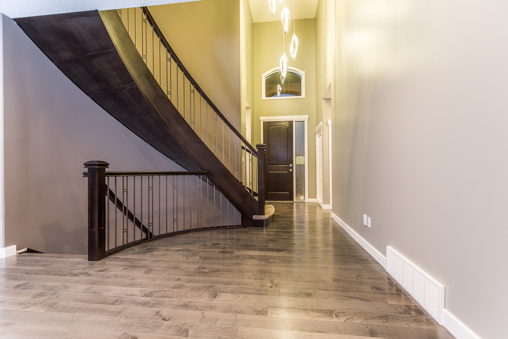 Example of a transitional home design design in Edmonton