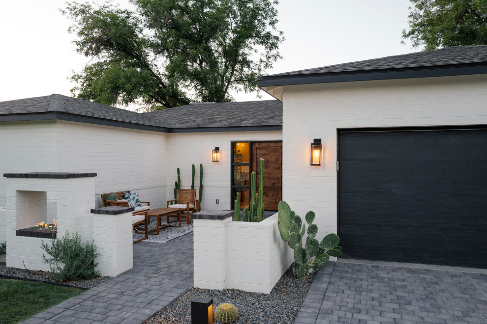 Inspiration for a transitional patio remodel in Phoenix