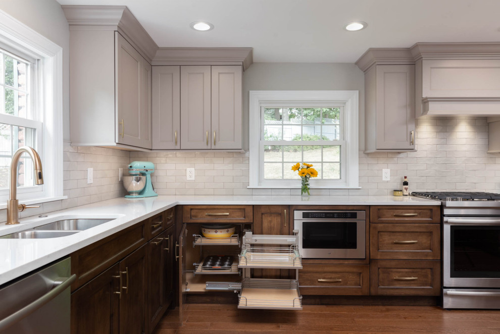 Kitchen - transitional kitchen idea