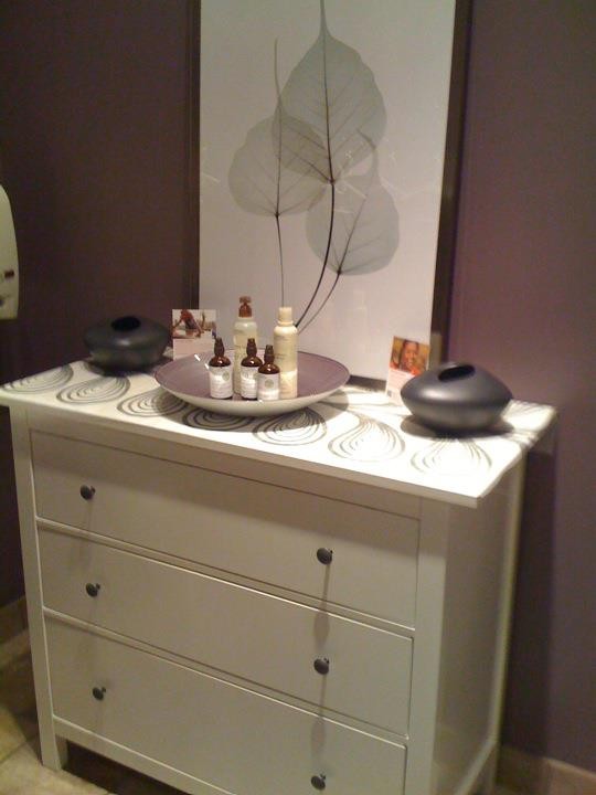 This is an example of a contemporary powder room in Edmonton.