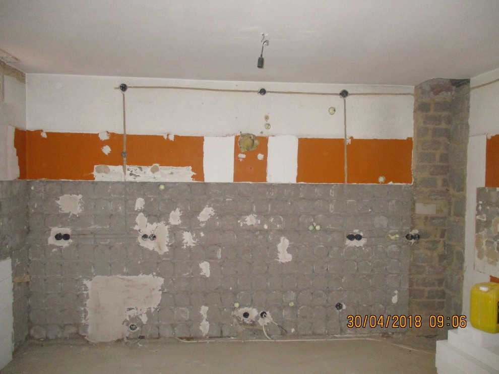 Vorrichtung der neuen Küche im Rohbau