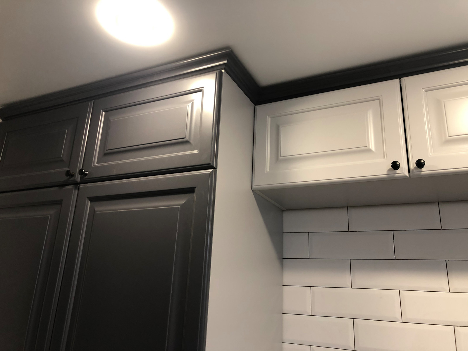 Кухня с фасадами с покрытием эмаль