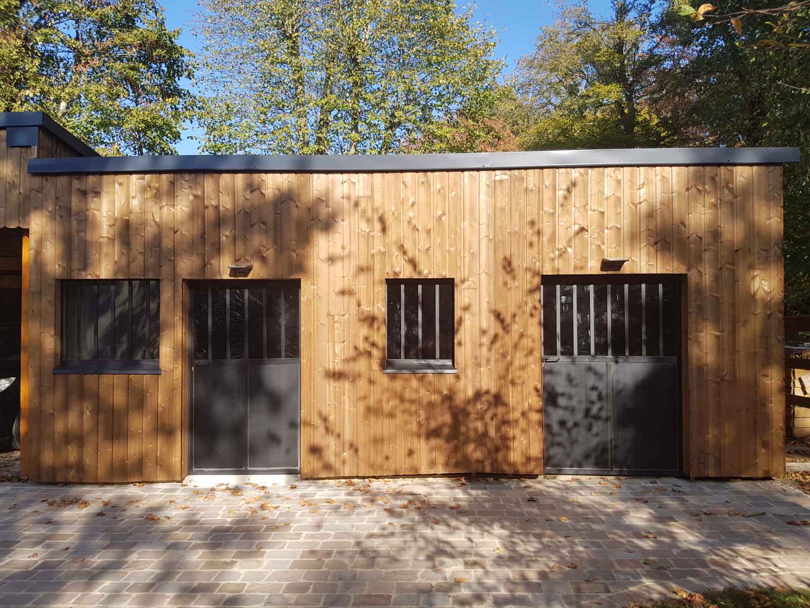 Création d'un abri pour voitures / deux roues et un atelier à Bailleau l'Evêque