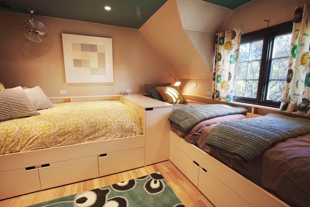 Design ideas for a contemporary guest bedroom in Boston.