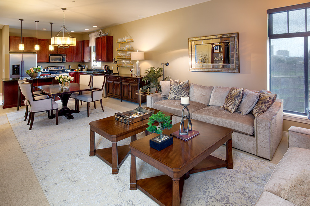 Example of a transitional home design design in Columbus