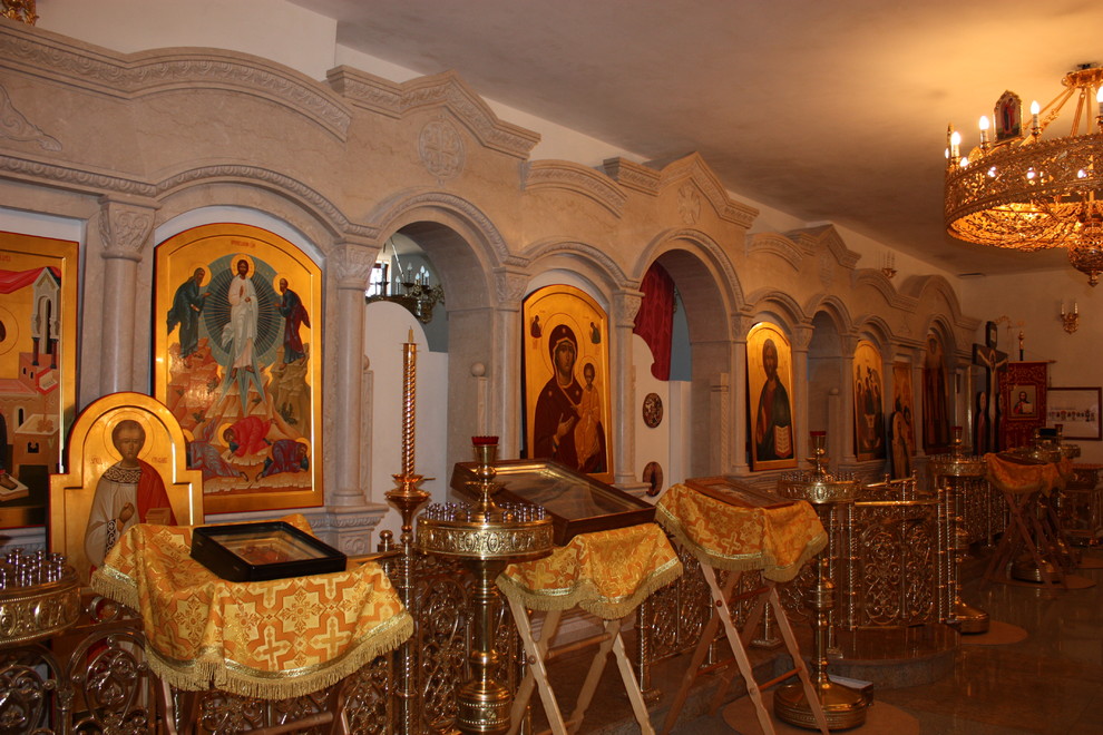 Иконостас в храме Пирогово.Московская область.