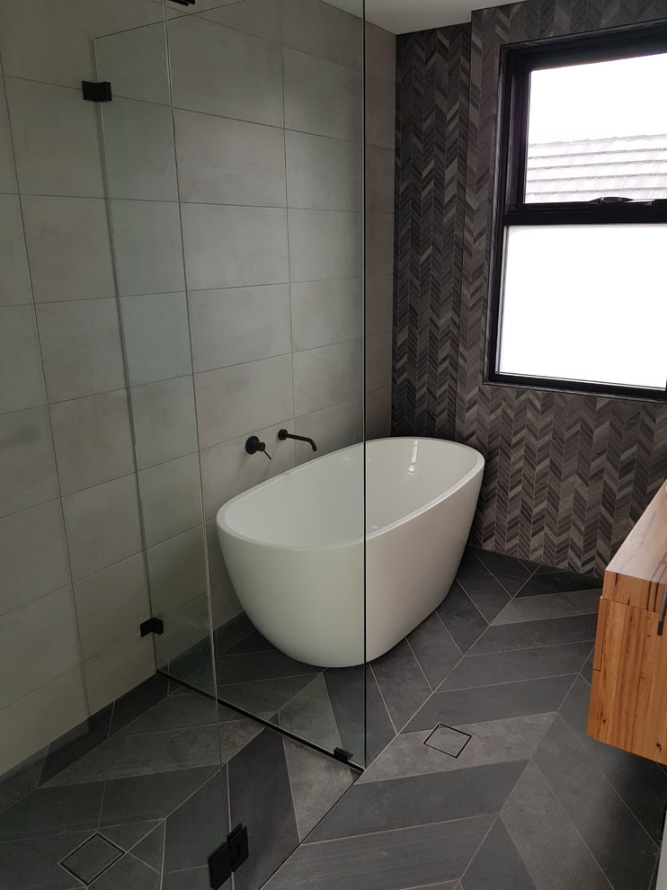 Mid-sized contemporary master bathroom in Adelaide.