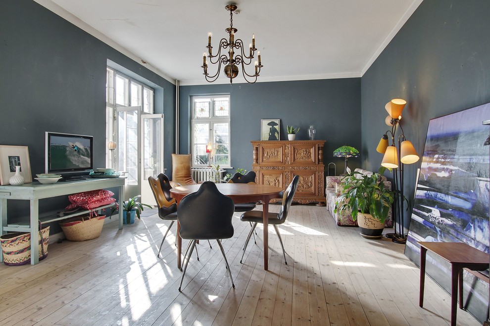 Design ideas for a large eclectic separate dining room in Odense with grey walls, light hardwood floors and no fireplace.