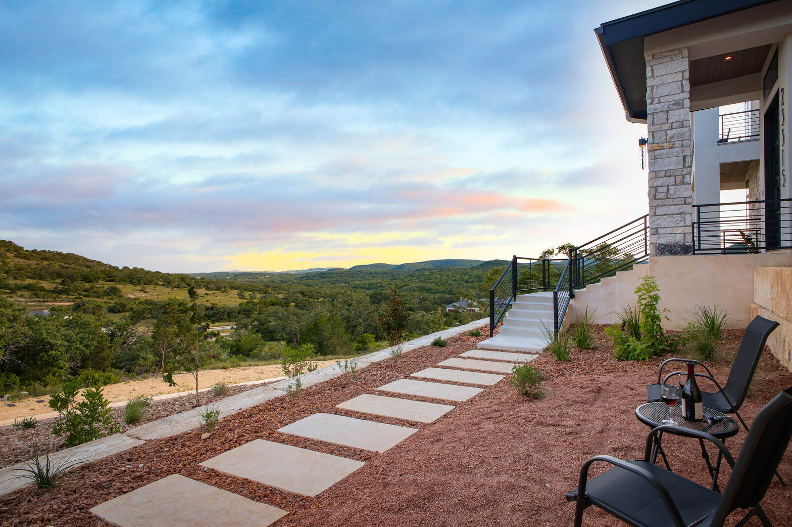 Modern: 4,950 ft², 4 BR/4 BA/2 ST home