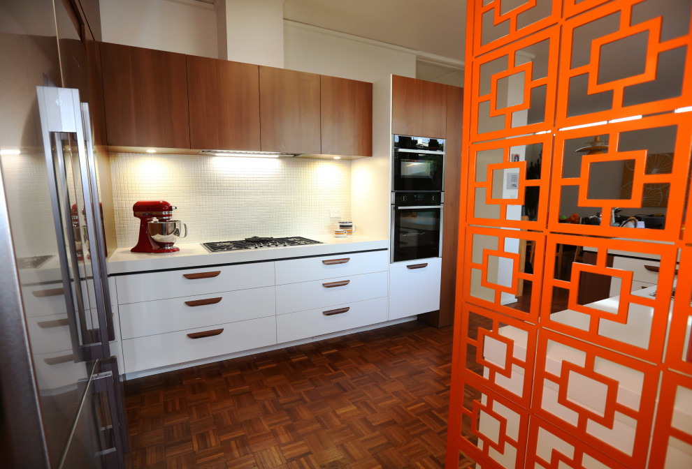 This is an example of a midcentury kitchen in Melbourne.