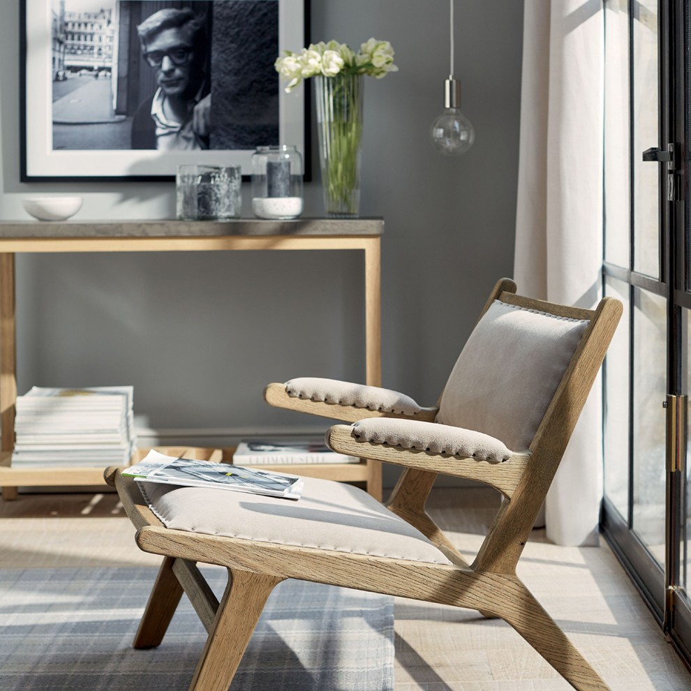 Imagen de sala de estar abierta industrial de tamaño medio