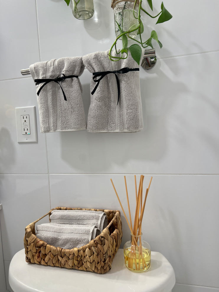 Babylon, NY - Shared Bathroom