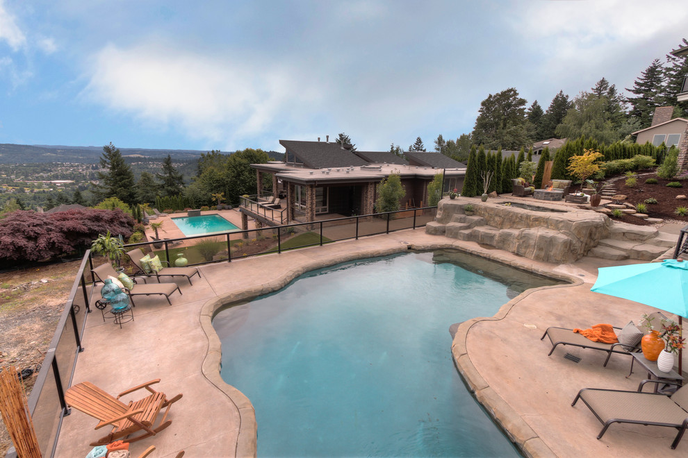 This is an example of a contemporary pool in Portland.