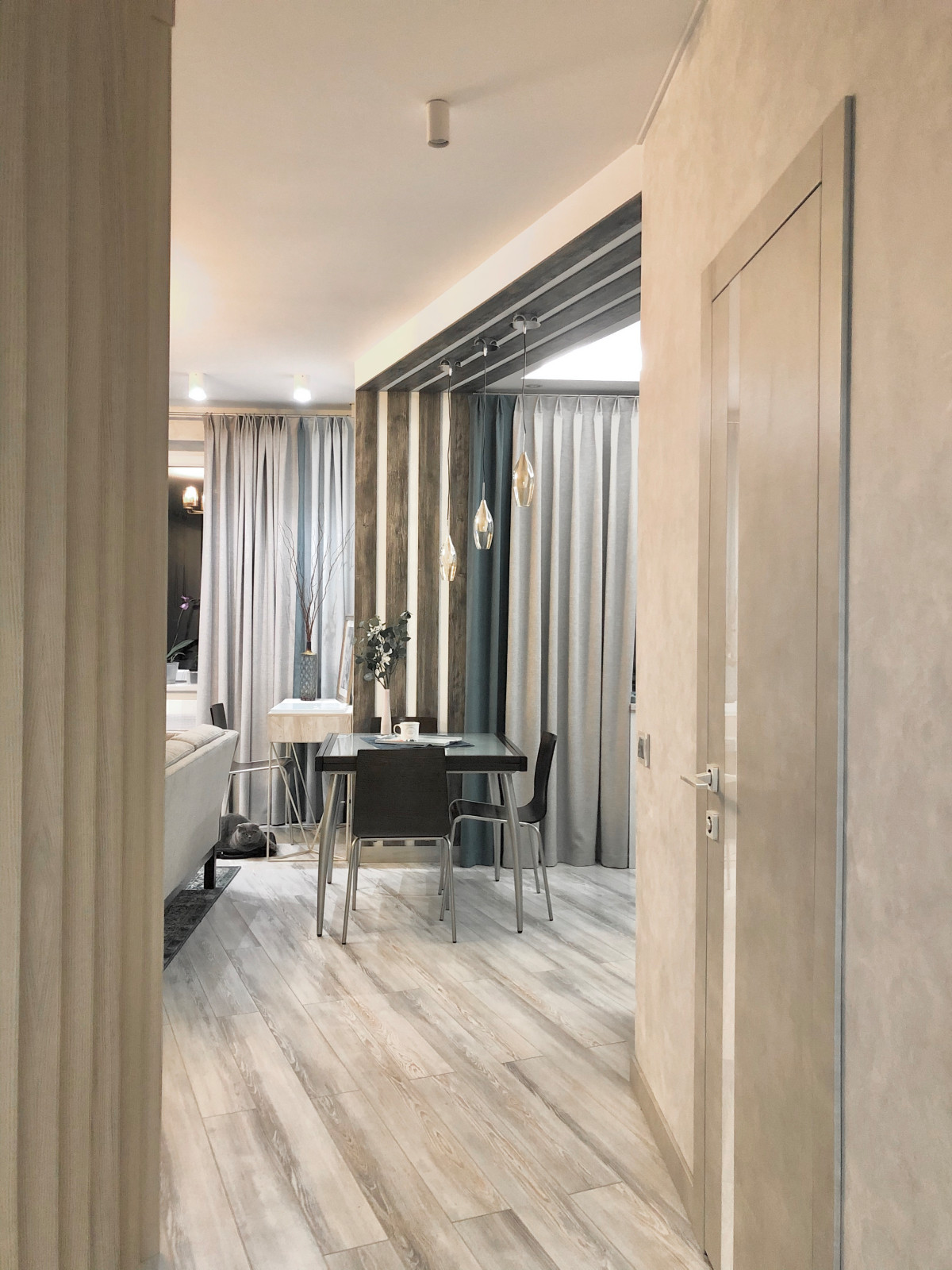 Вид из коридора