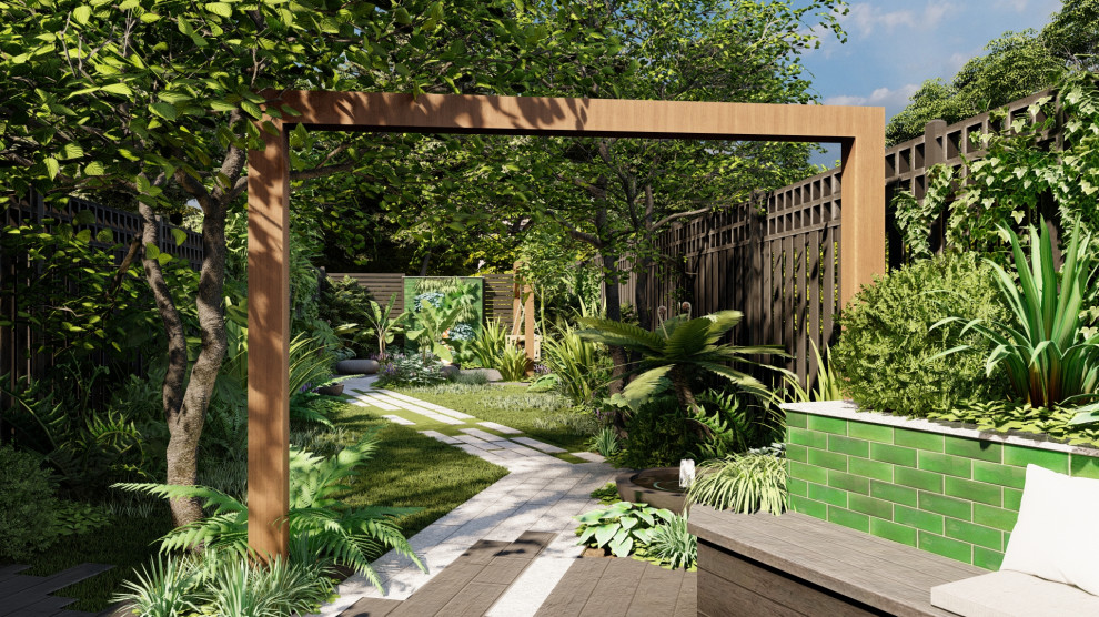 Idéer för att renovera en mellanstor tropisk bakgård i delvis sol på sommaren, med en trädgårdsgång och trädäck