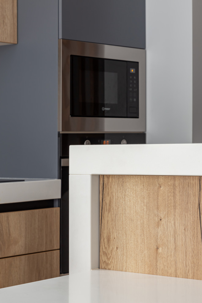 Современная кухня в загородный дом