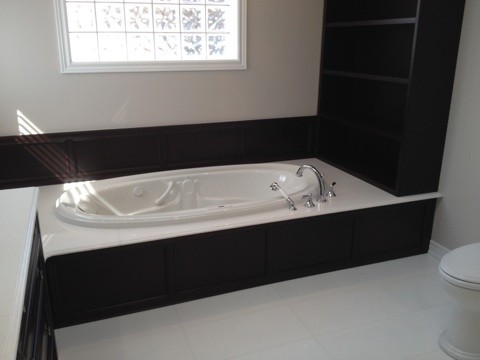 Transitional home design photo in Toronto