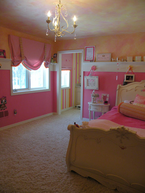 Traditional kids' room in Detroit.