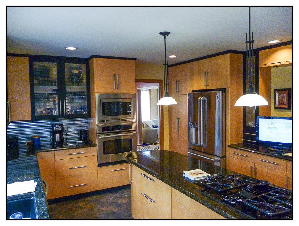 King kitchen. Contemporary style. Frameless Euro cabinets.