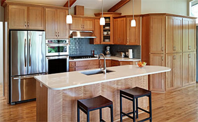 Kitchen - kitchen idea with an undermount sink, shaker cabinets, stainless steel appliances, an island and white countertops