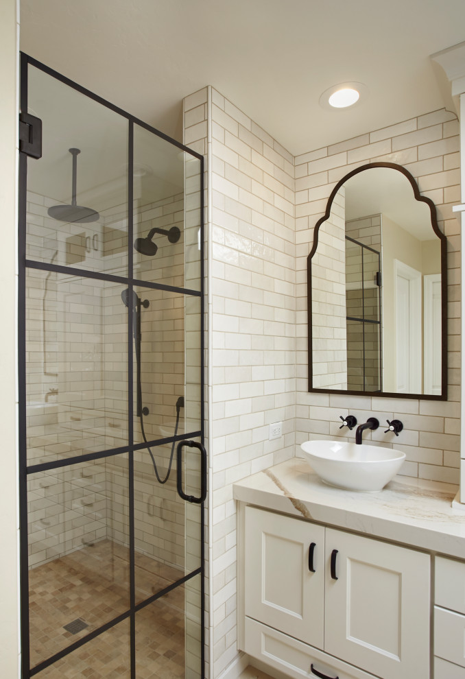 Example of a transitional home design design in Phoenix