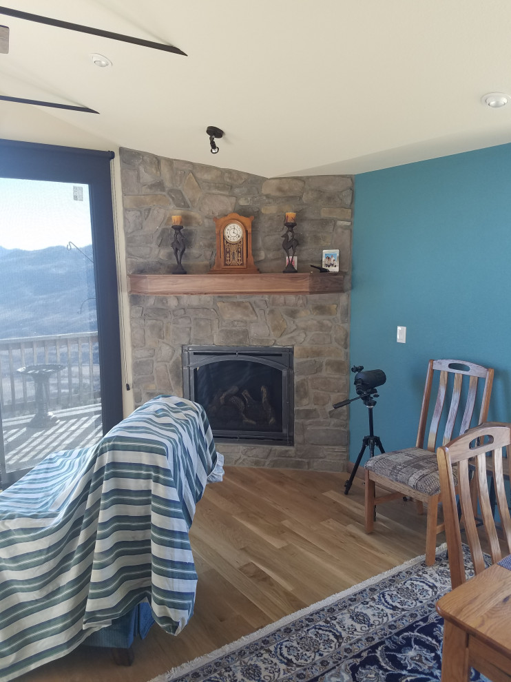 Example of a mountain style home design design in Denver