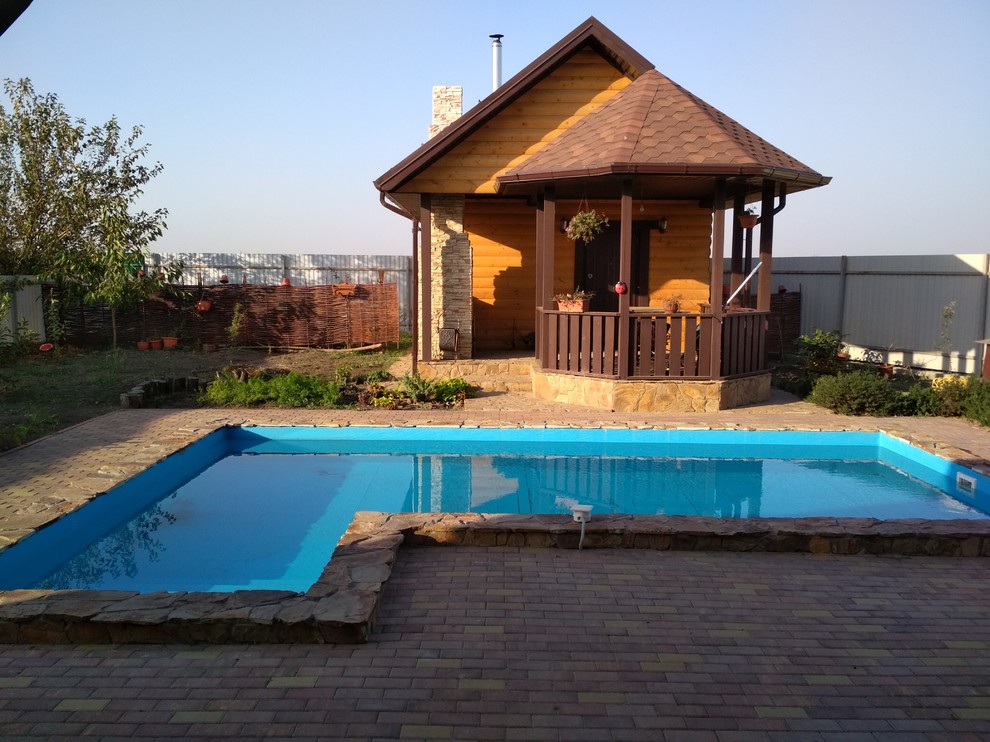 Дом во французком стиле,с балконом ,террасой и бассейном с баней