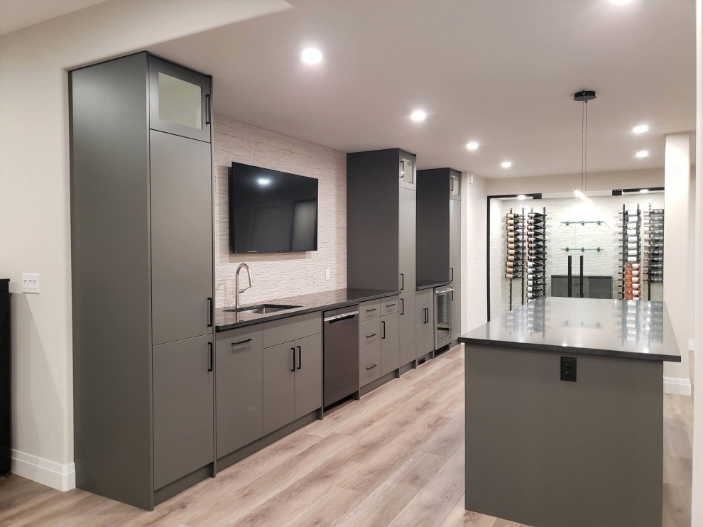 Home design - transitional home design idea in Toronto