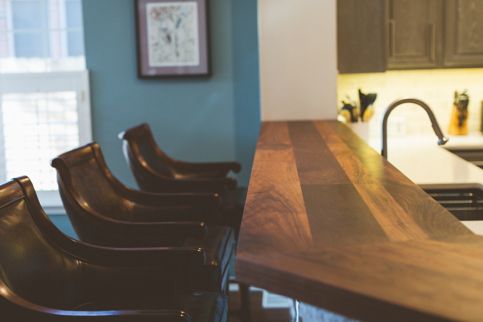 Example of a transitional kitchen design in Austin