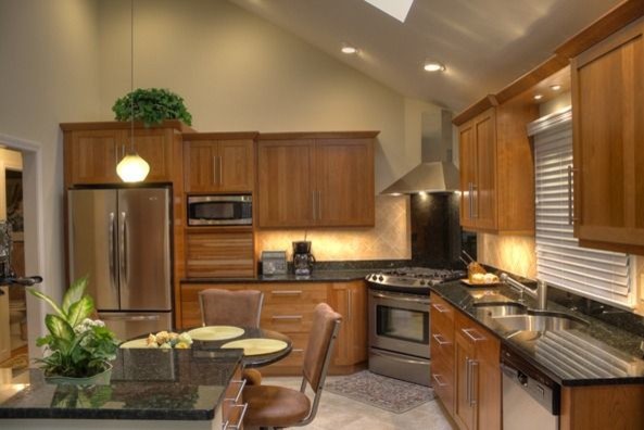 Kitchen - transitional kitchen idea in Boston