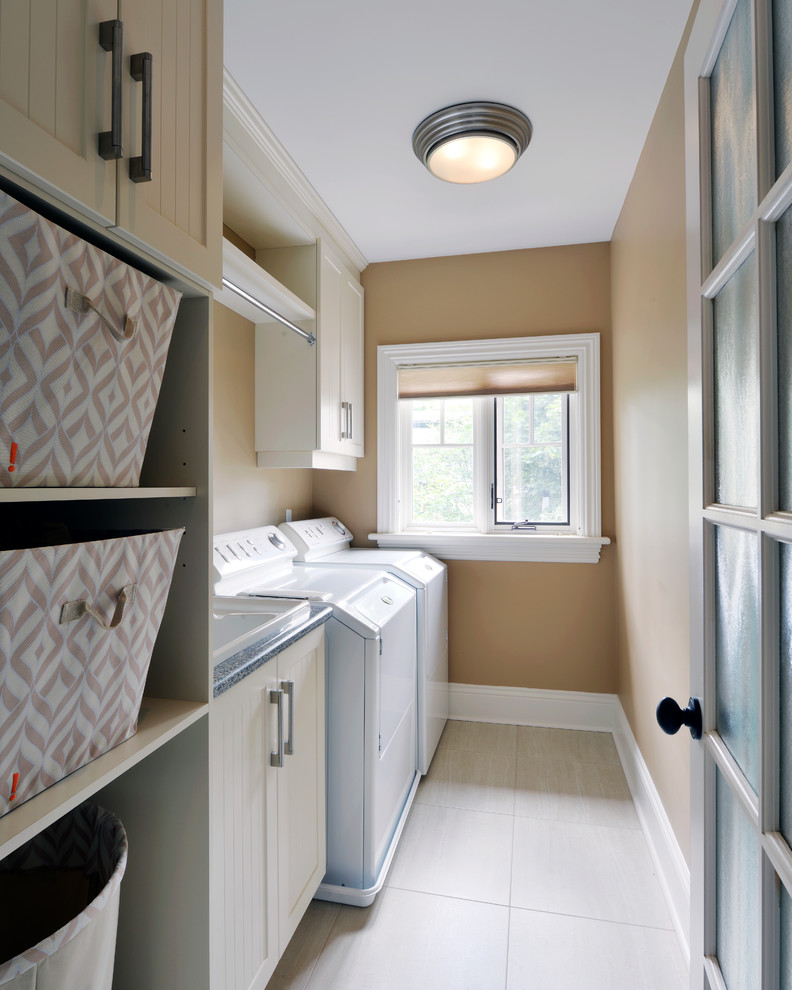 Inspiration for a traditional laundry room in Ottawa.