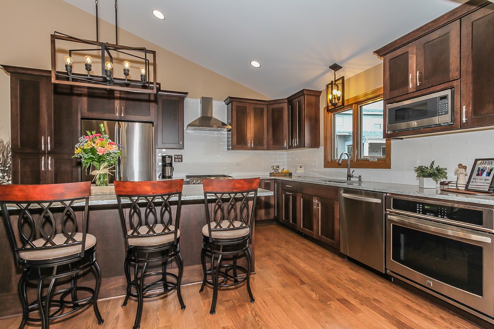 Example of a transitional kitchen design in Chicago