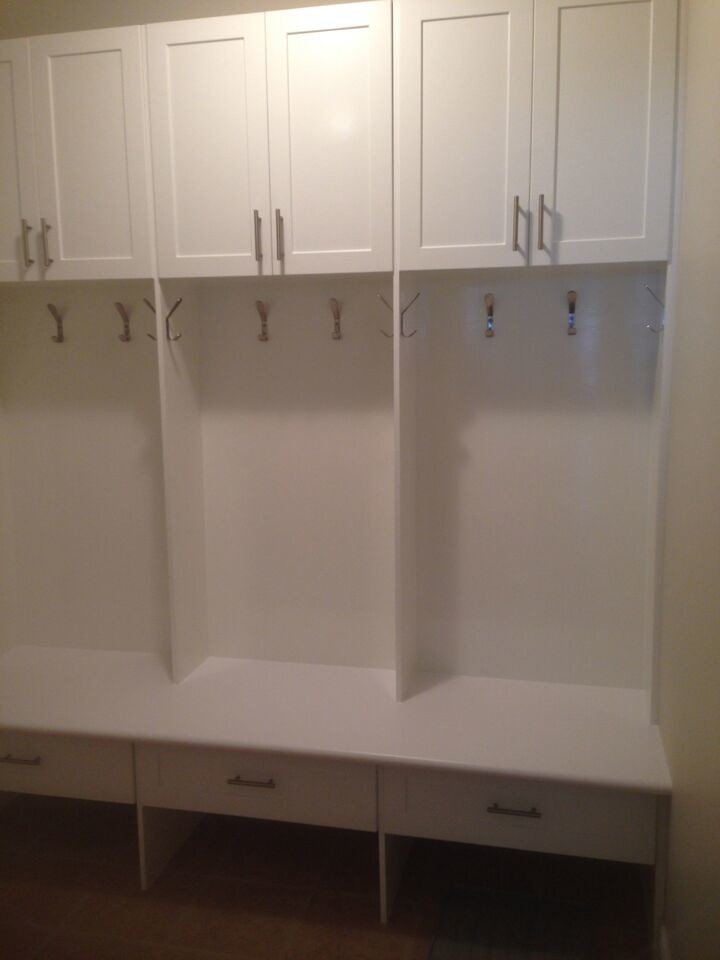 Inspiration for a mid-sized transitional mudroom remodel in Toronto with white walls