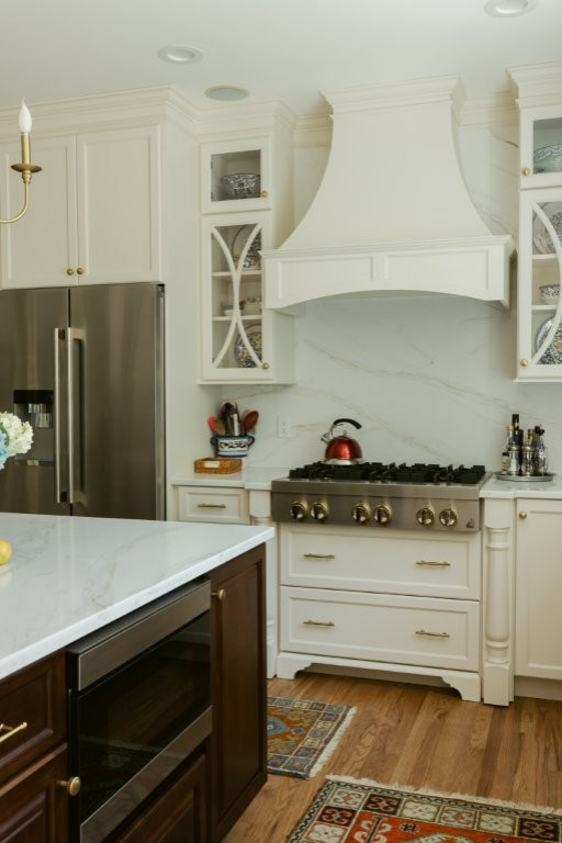 Kitchen - kitchen idea in Chicago