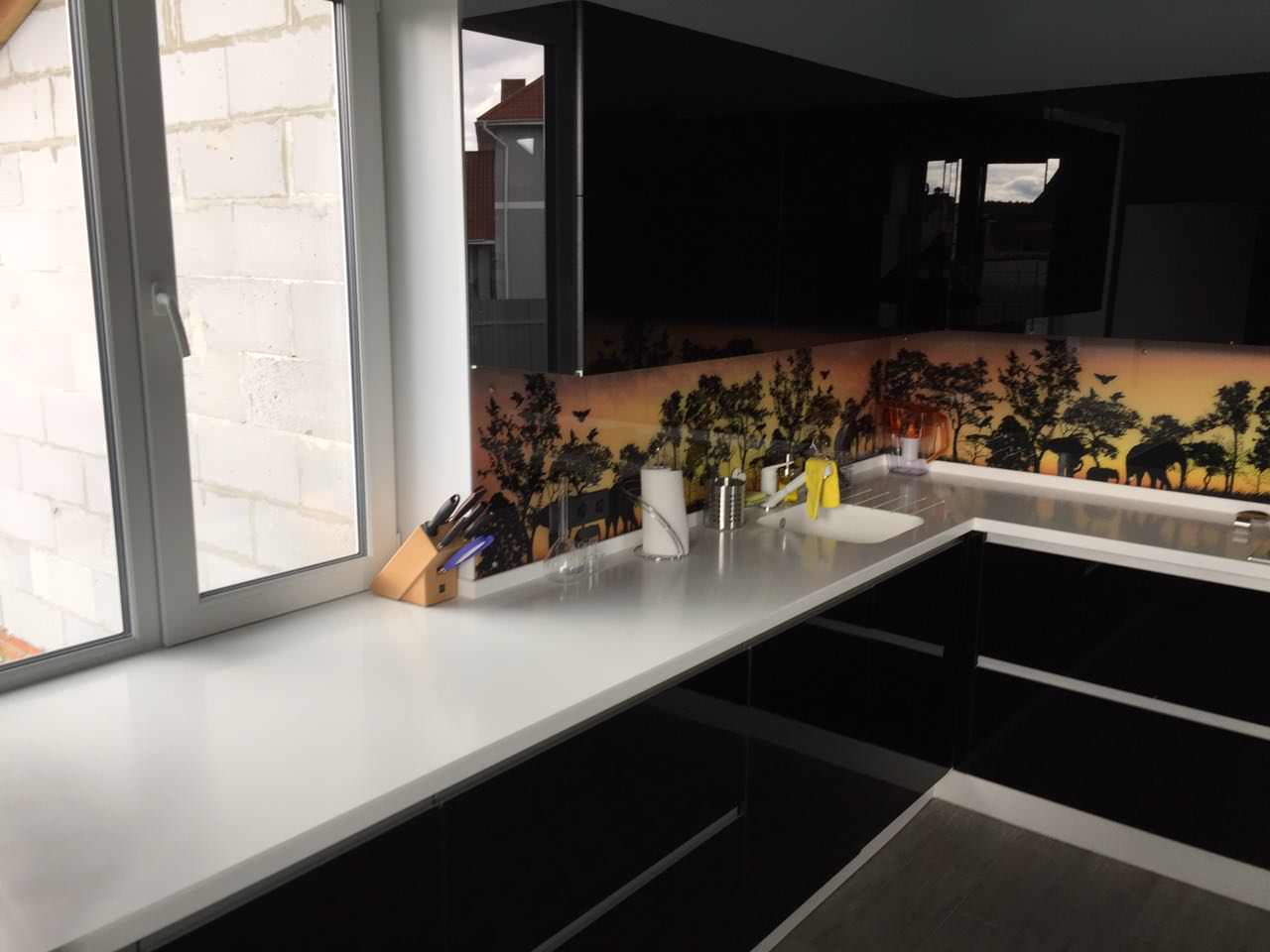 Черная Кухня из стекла1