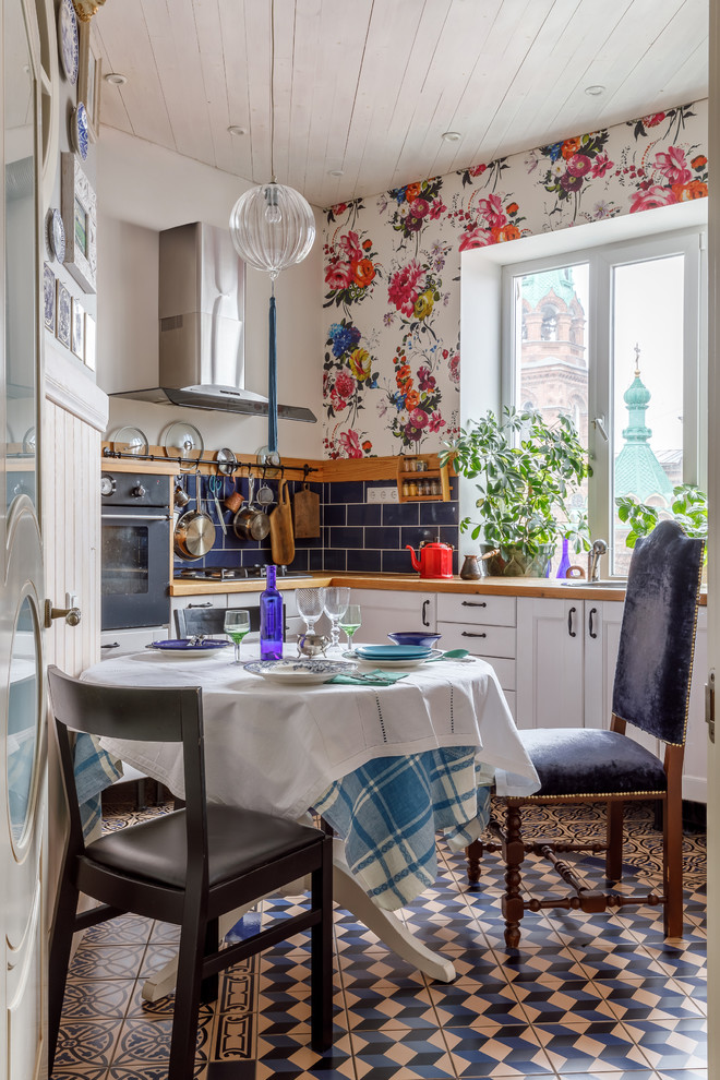 Кухня в видовой квартире в центре Краснодара