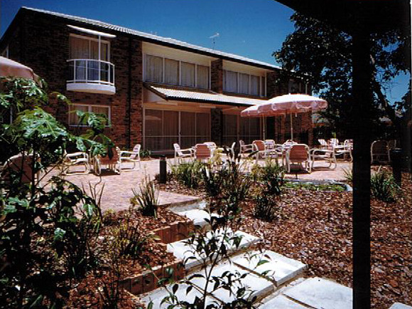 Photo of a tropical patio in Gold Coast - Tweed.