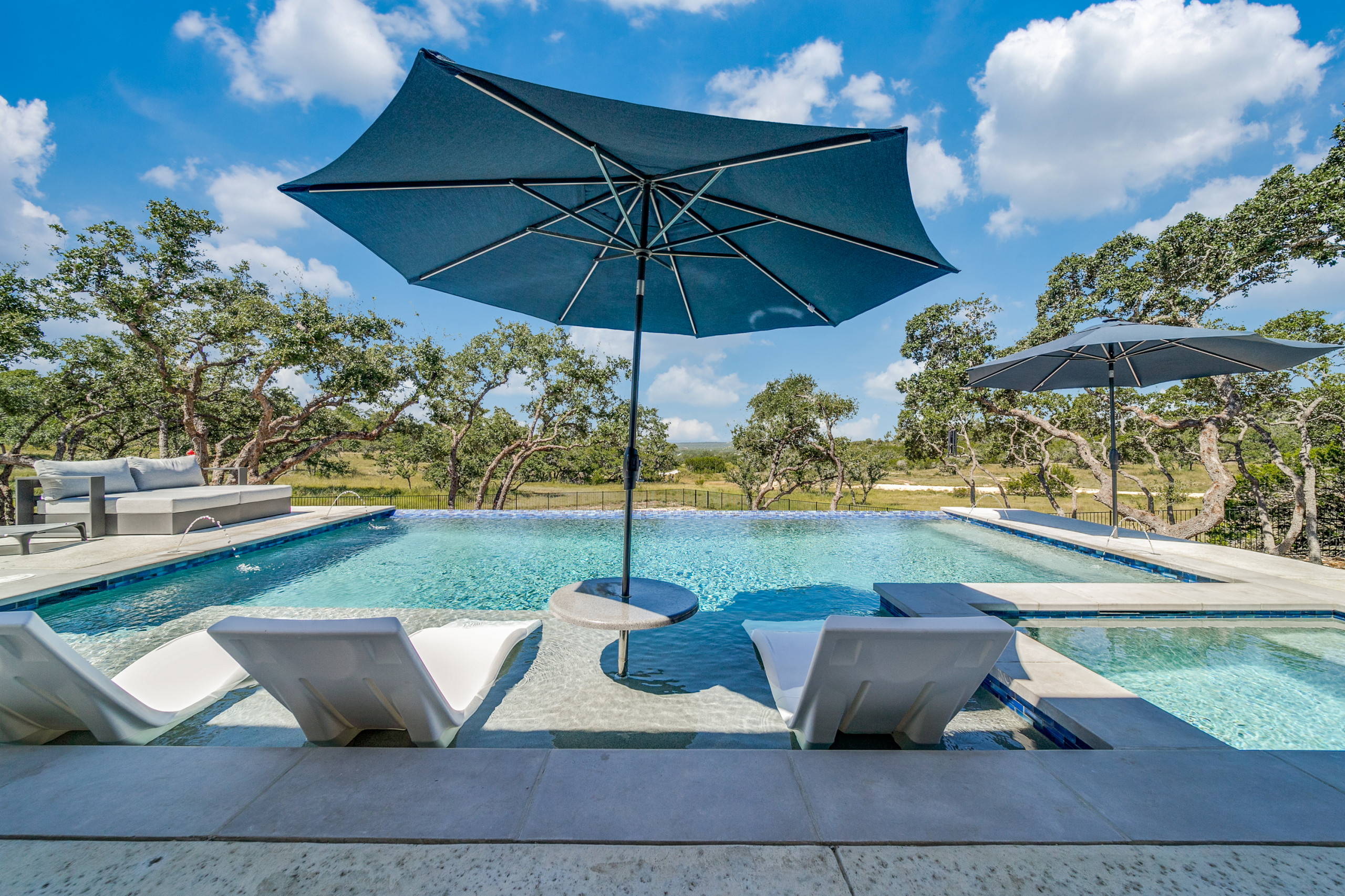 Modern European: 3,830 ft², 4 BR/3 BA/1 ST