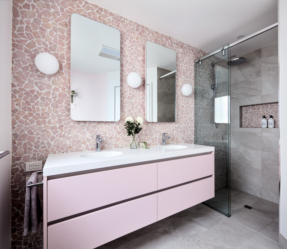 Contemporary bathroom in Melbourne.