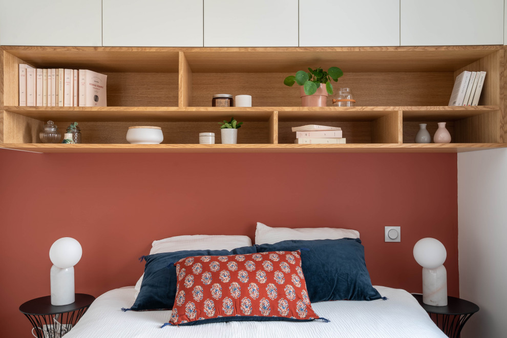 Idées déco pour une chambre scandinave avec un mur rose.